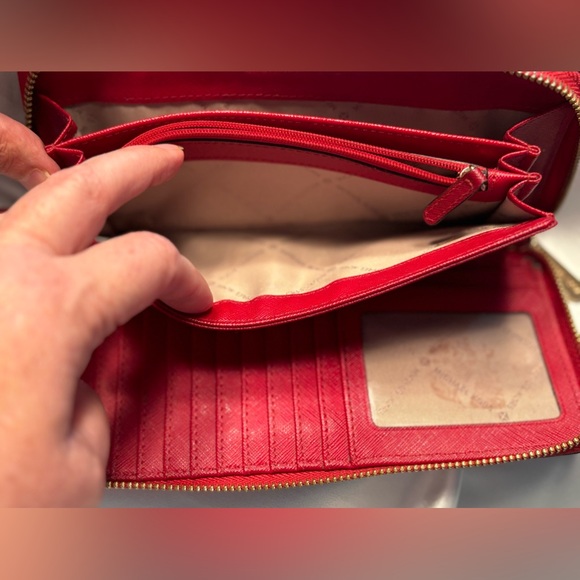 GUC MICHAEL KORS Leather Clutch Wallet with wrist strap - Picture 6 of 9